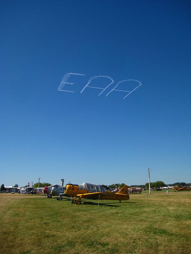 Name:  Skywriting_over_Airventure.jpg
Views: 1432
Size:  58.7 KB