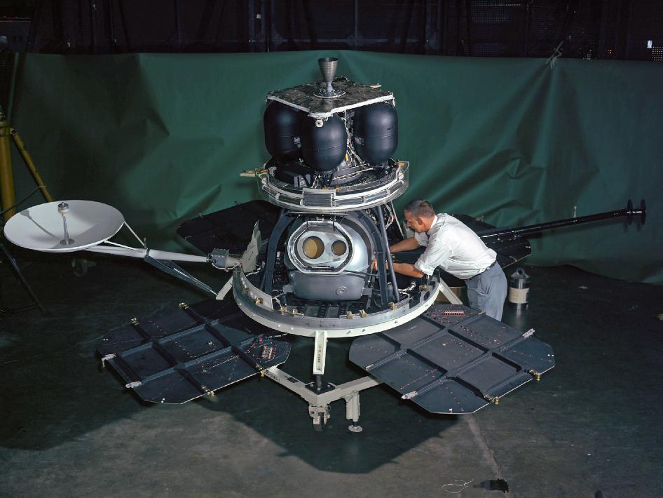 Name:  lunar orbiter spacecraft.jpg
Views: 976
Size:  78.3 KB