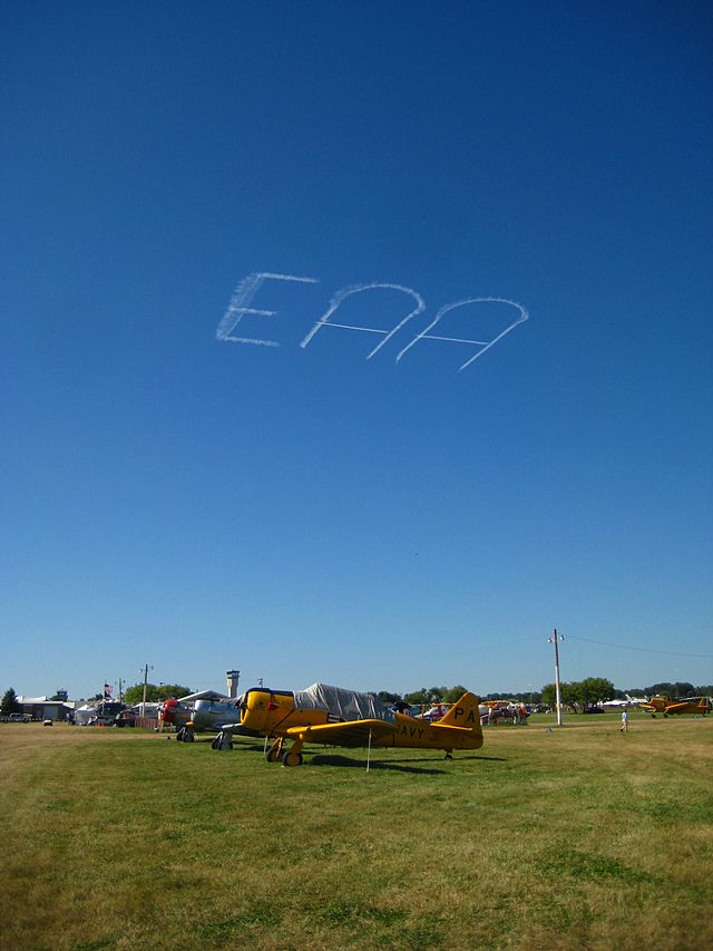 Name:  Skywriting_over_Airventure.jpg
Views: 1421
Size:  58.7 KB