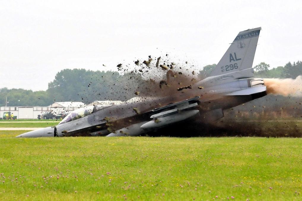 Name:  F16 Crash 7-28-2011 012.jpg
Views: 453
Size:  96.8 KB